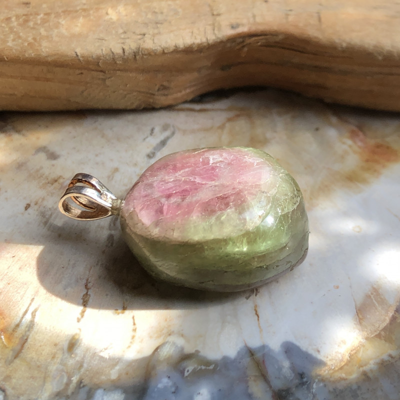 Tourmaline melon d'eau, Pierre roulée montée montée en pendentif