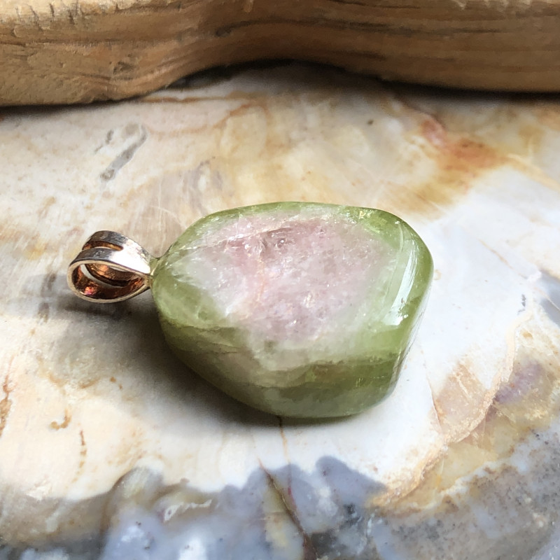 Tourmaline melon d'eau, Pierre roulée montée montée en pendentif