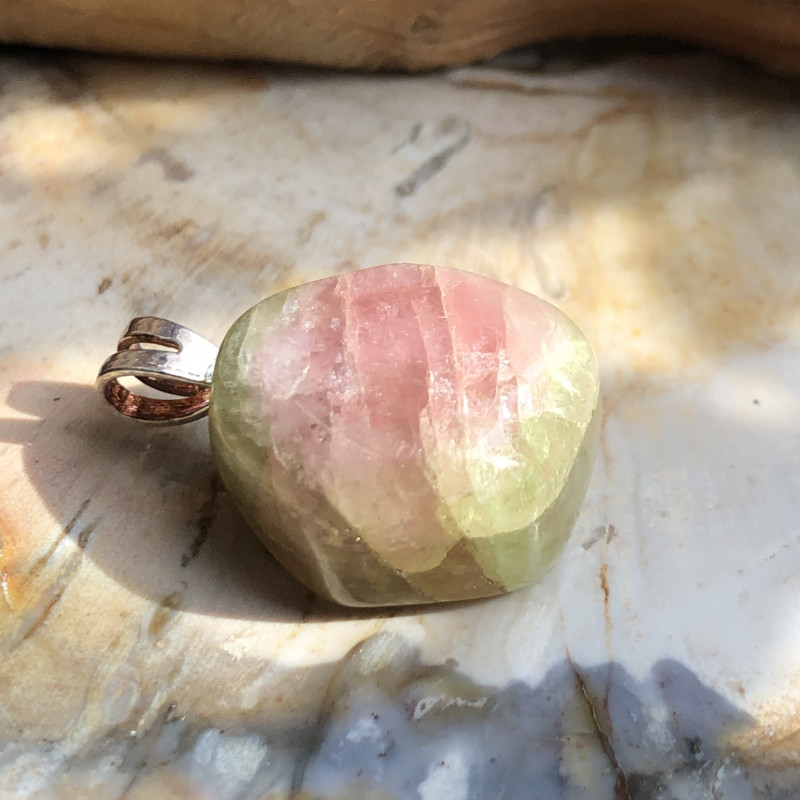 Tourmaline melon d'eau, Pierre roulée montée montée en pendentif