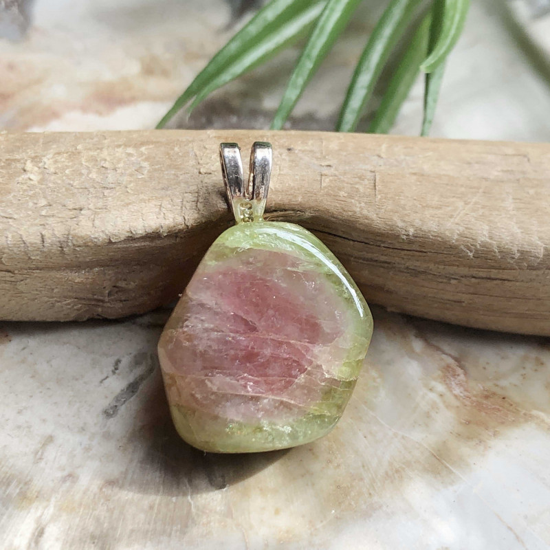 Tourmaline melon d'eau, Pierre roulée montée montée en pendentif