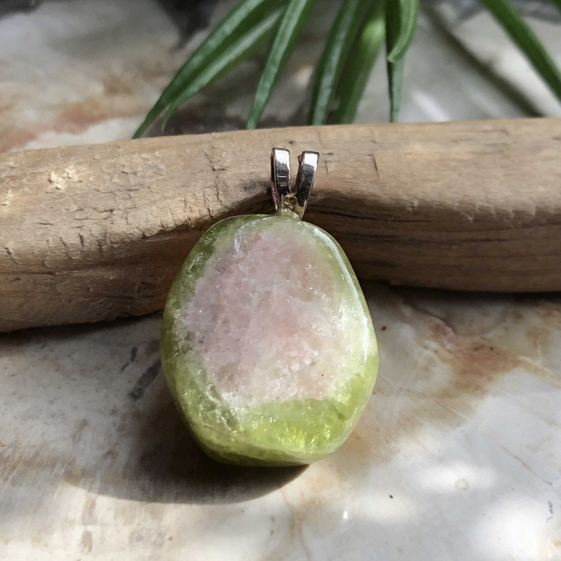 Tourmaline melon d'eau, Pierre roulée montée montée en pendentif