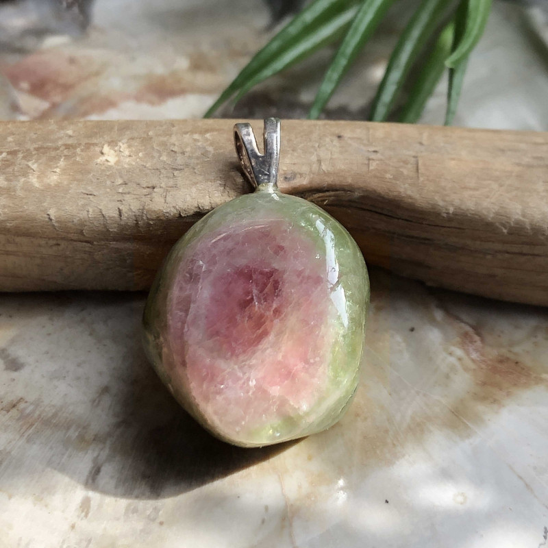 Tourmaline melon d'eau, Pierre roulée montée montée en pendentif