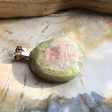 Tourmaline melon d'eau, Pierre roulée montée montée en pendentif