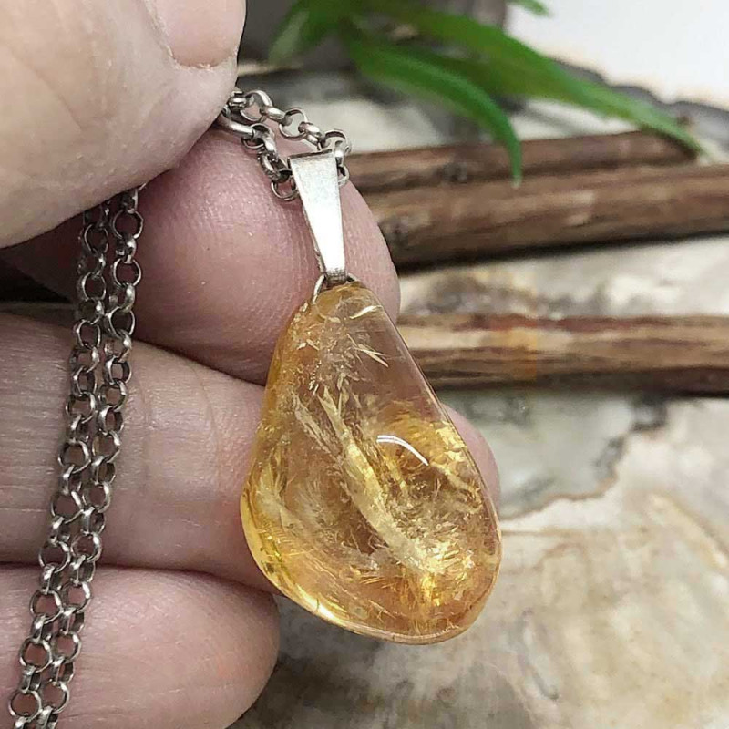 Pendentif pierre Citrine  roulée sur chaîne argentée