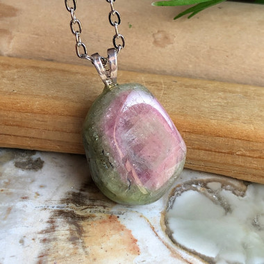 Tourmaline melon d’eau, pendentif sur chaine