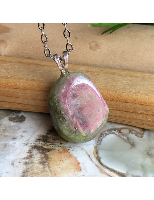 Tourmaline melon d’eau, pendentif sur chaine