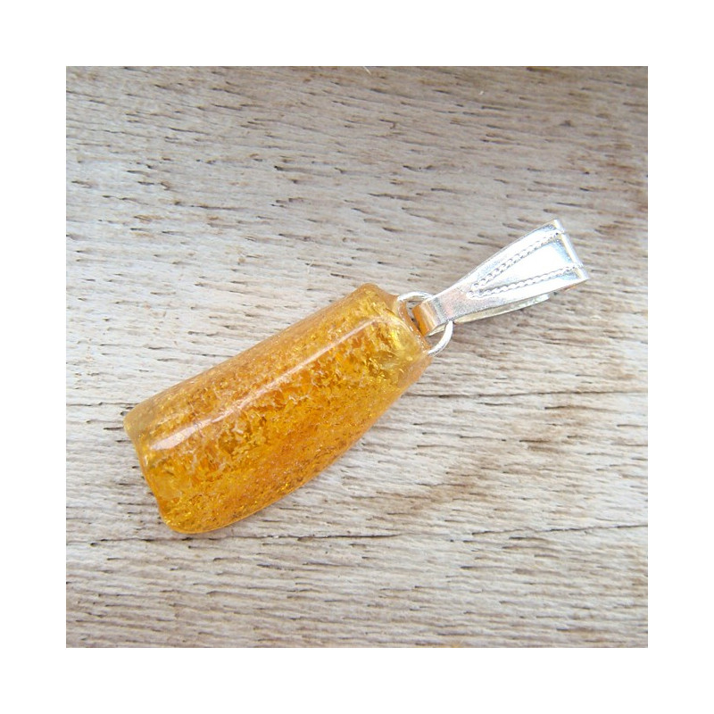 Pendentif ambre sur chaîne