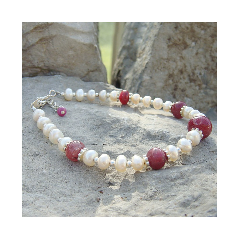 Bracelet en perles biwa et véritable rubis