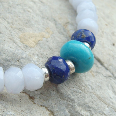 Bracelet calcédoine, lapis lazuli, turquoise et améthyste