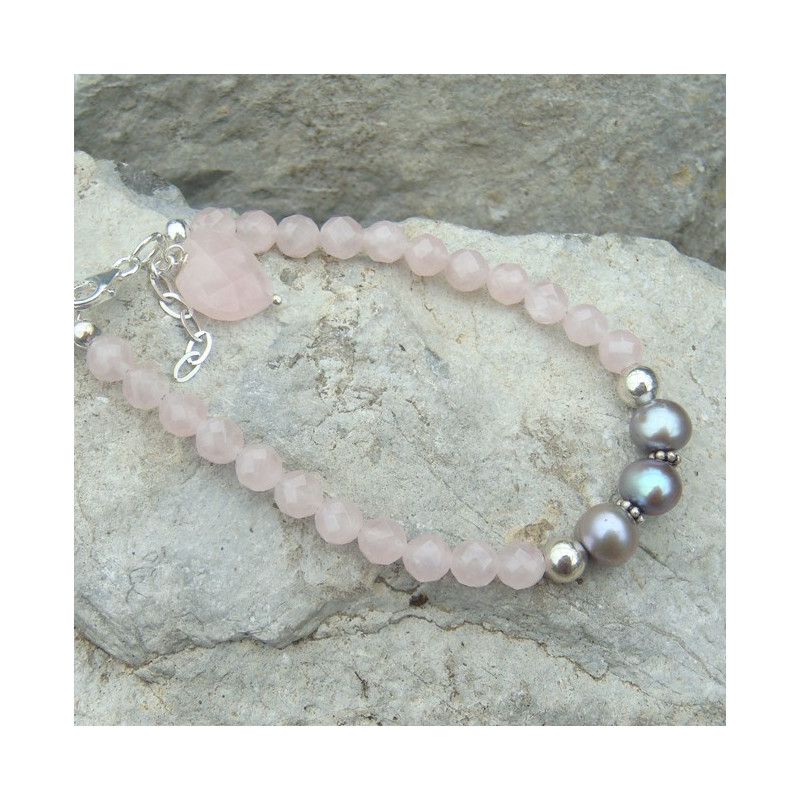 Bracelet  quartz rose et perles d'eau douce avec breloque coeur