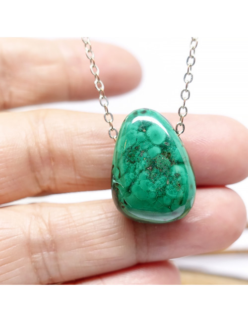 La malachite est une pierre du chakra du coeur. Tendresse infinie et amour de soi.