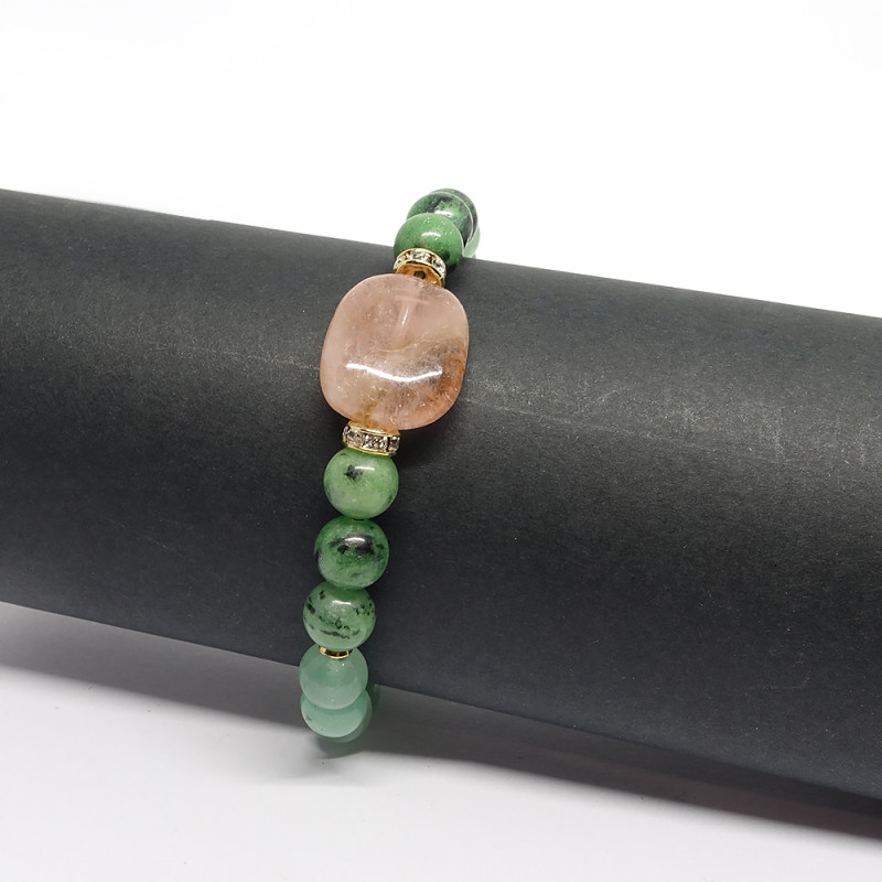 Ce bracelet est particulièrement utile afin d’équilibrer le chakra ANAHATA, le chakra du coeur.