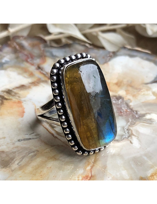 Bague en pierre de labradorite