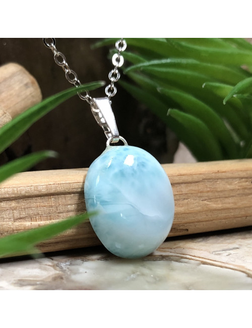 Pendentif cabochon en pierre de larimar de la republique dominicaine